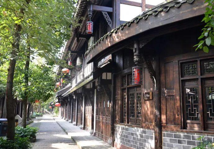 以军杀红眼！刚炸了联合国机构大楼，又向难民开火：致数百人死伤